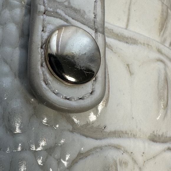 PRE-OWNED Iridescent White "Milk Melbourne" Credit Card Wallet - Picture 3 of 10